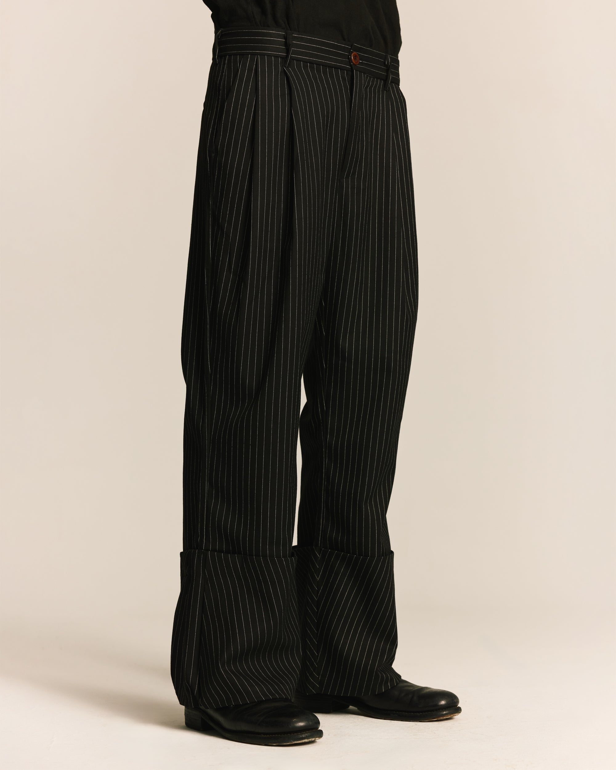 BLACK FOLDED PLEAT TROUSERS