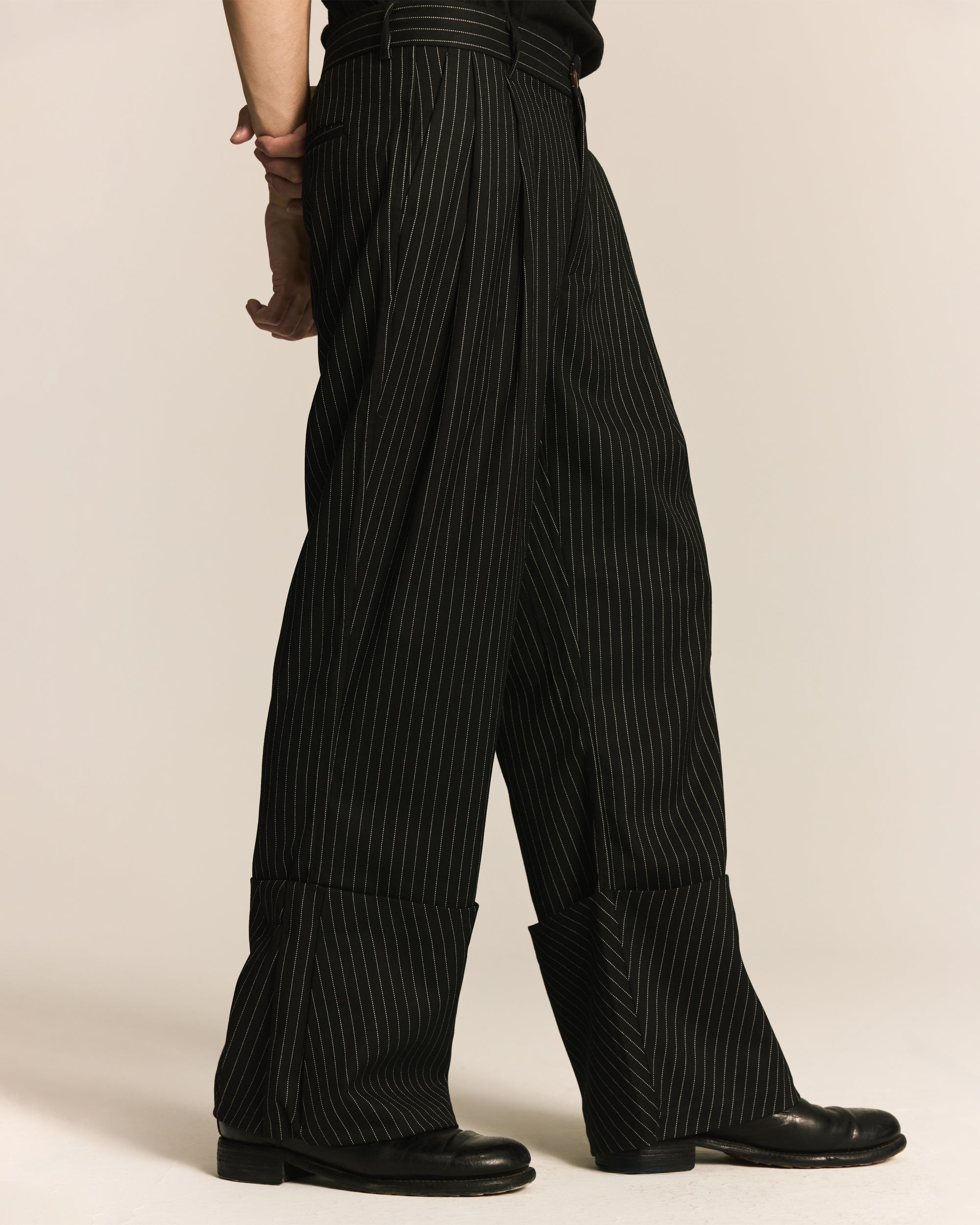 BLACK FOLDED PLEAT TROUSERS