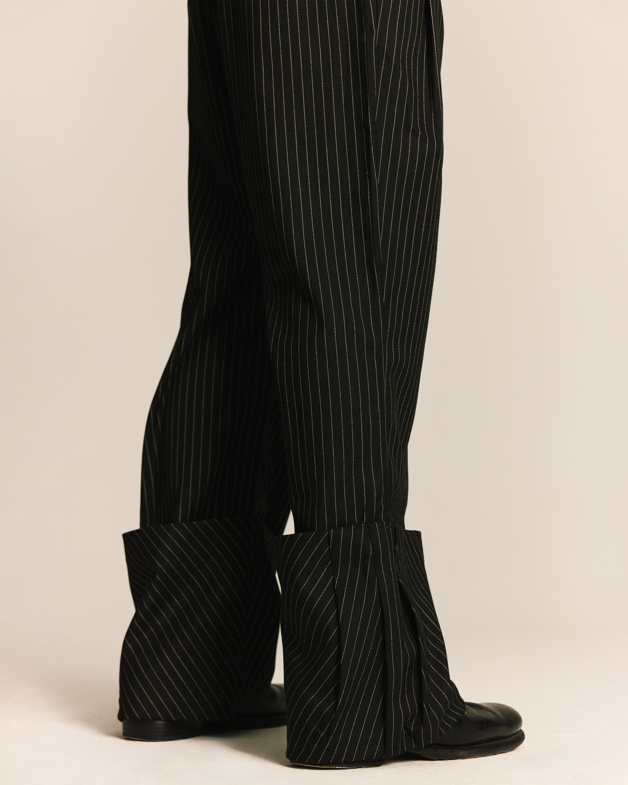 BLACK FOLDED PLEAT TROUSERS