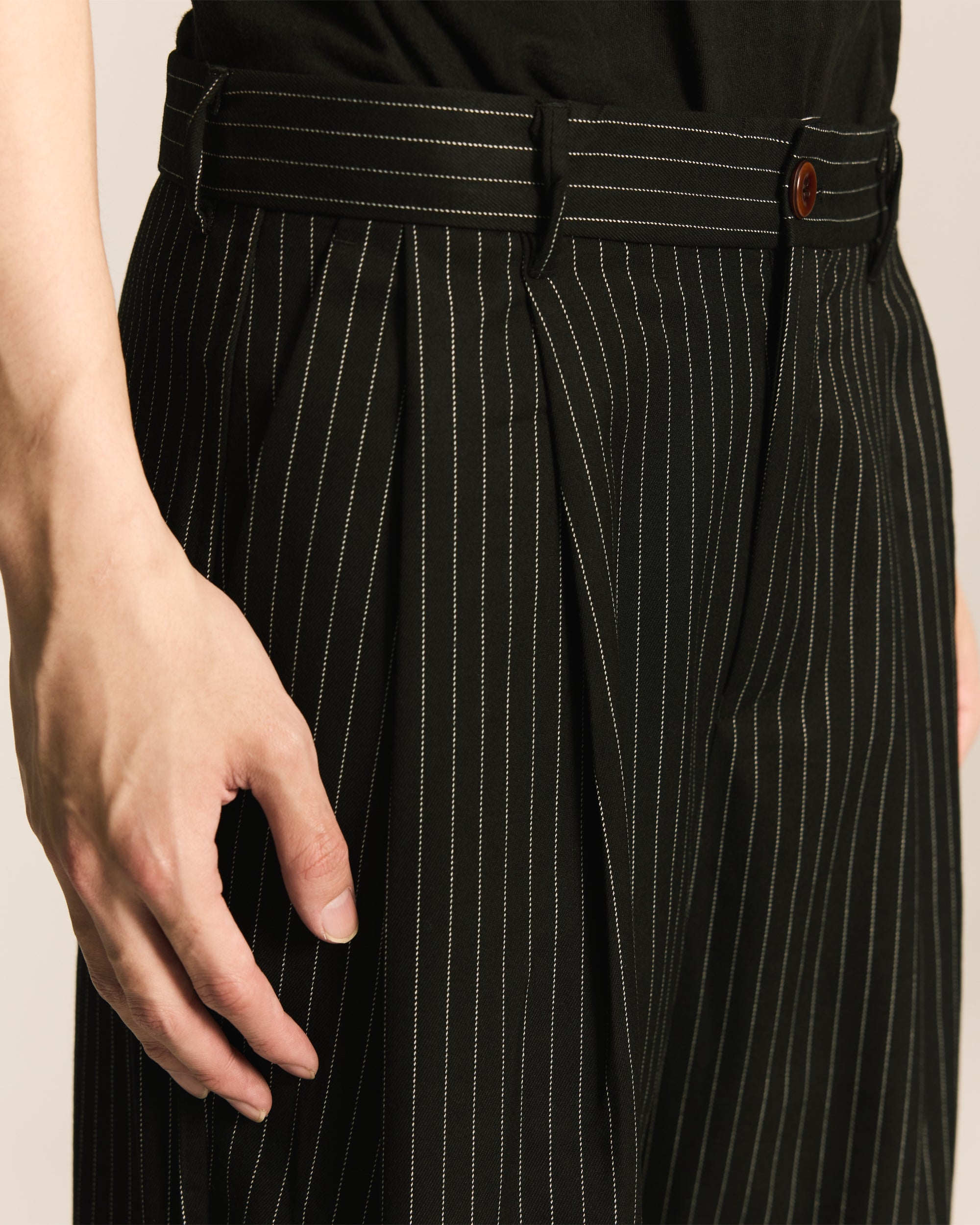 BLACK FOLDED PLEAT TROUSERS