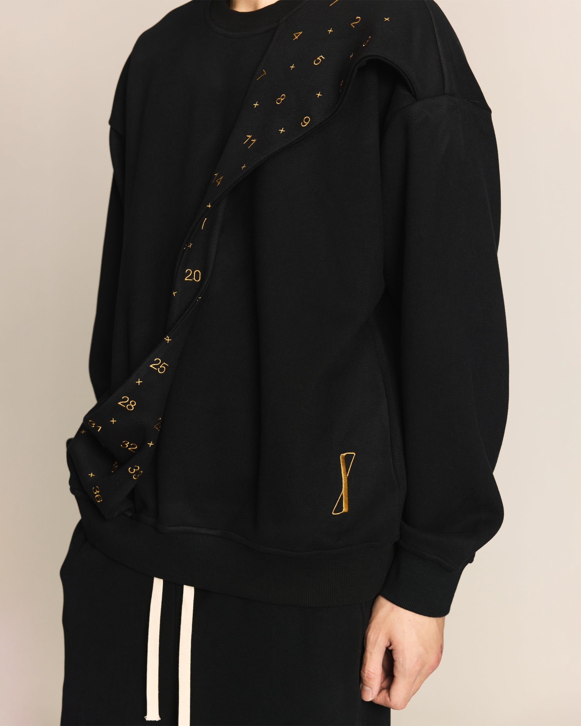 Navy Table Mark Embroidery Sweatshirt